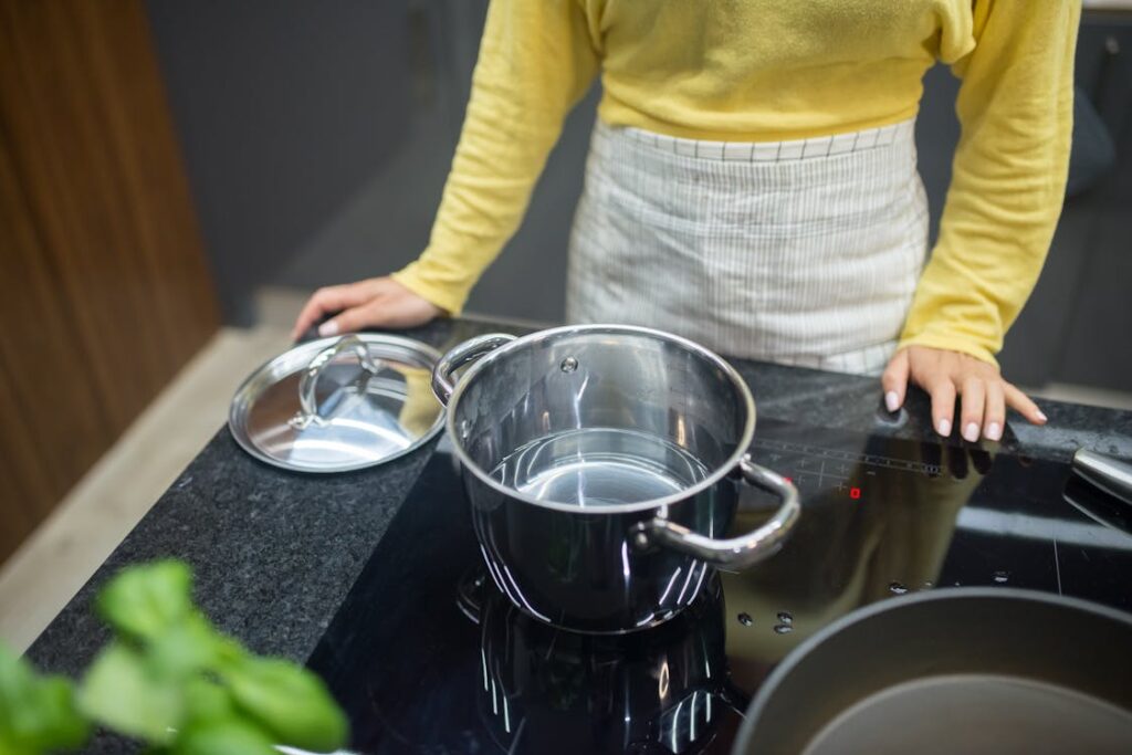 Best induction cooktop India 2025 - cooking on induction stove