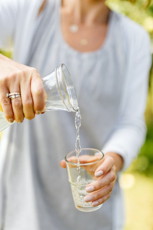 Best water purifier in India 2025 - clean water in glass