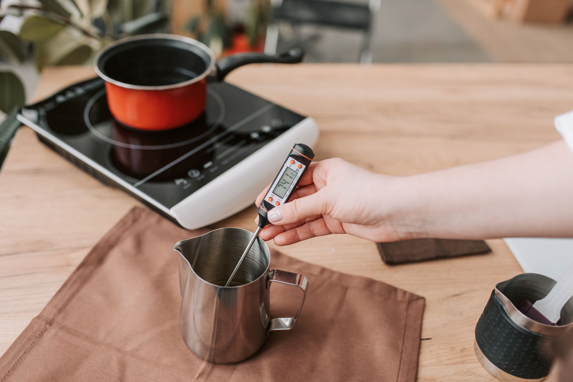 Philips Viva Collection HD4938 induction cooktop — buy on Amazon India
