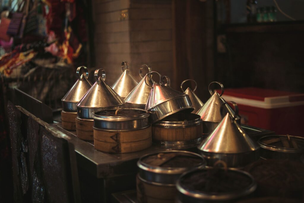 Traditional metal tiffin carriers in Indian market — best lunch boxes India 2026