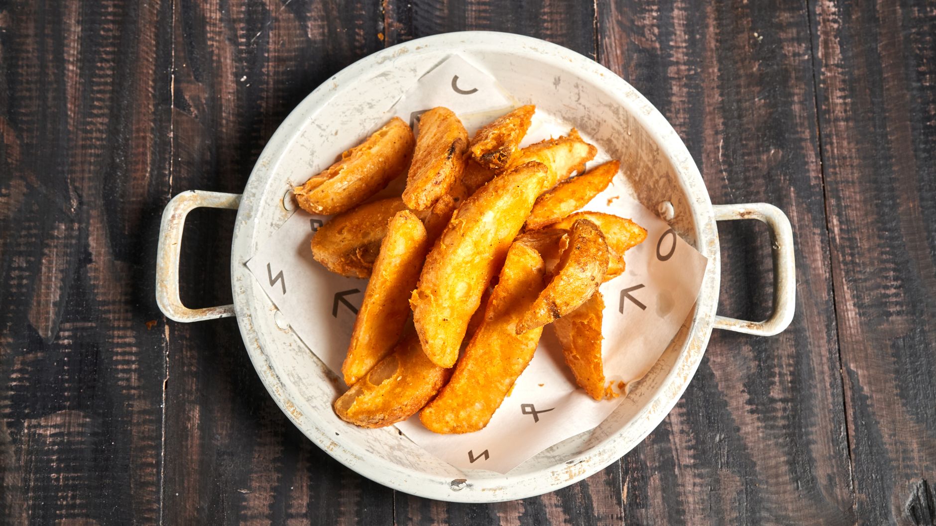 Golden crispy potato wedges in a bowl — one of the easiest and most popular recipes to make in a budget air fryer at home