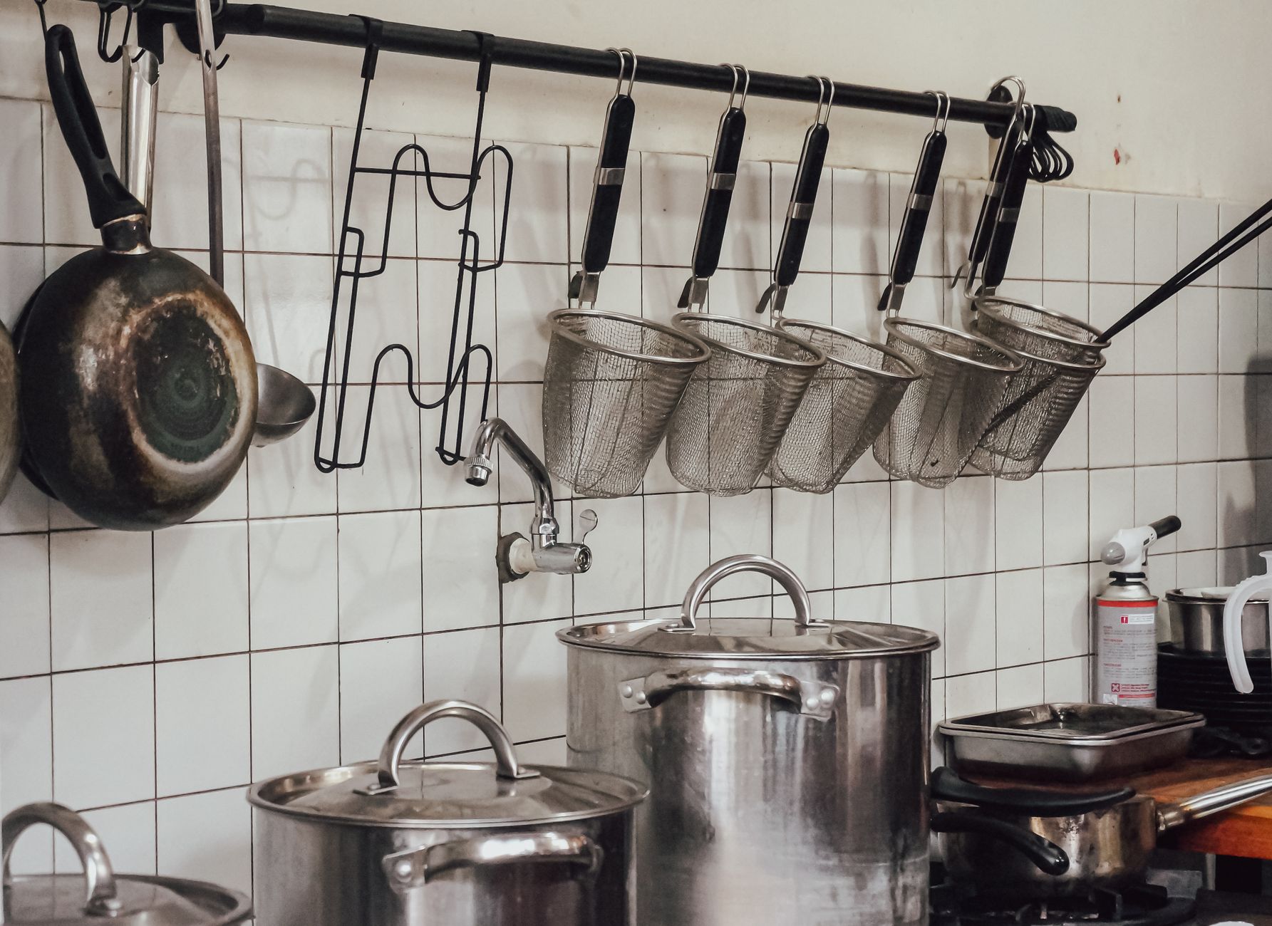 Cookware utensils in a kitchen — choosing the best non-stick kadai India 2026