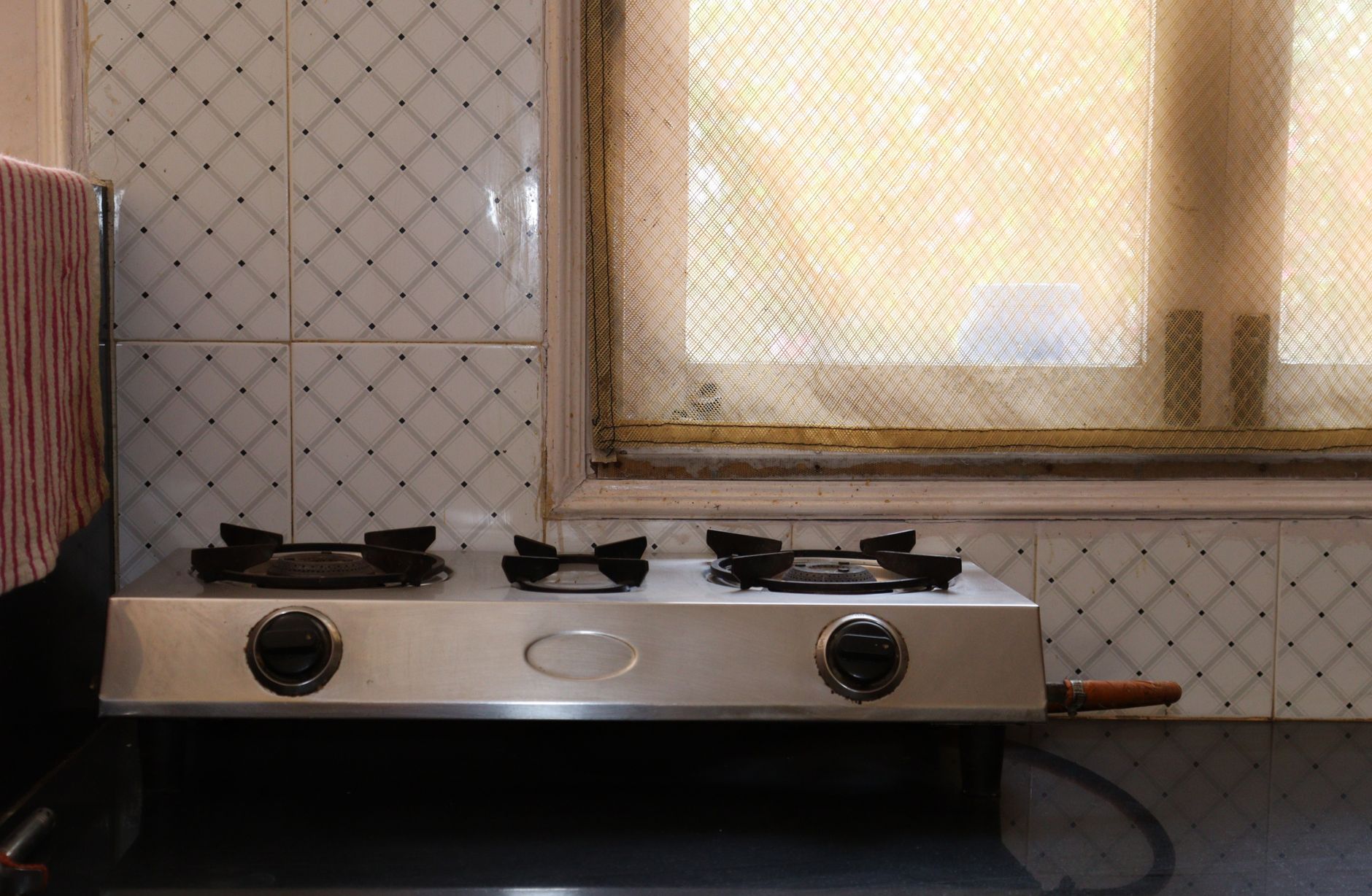 Modern stainless steel kitchen appliance in Indian home kitchen illustrating quality of electric roti maker setup