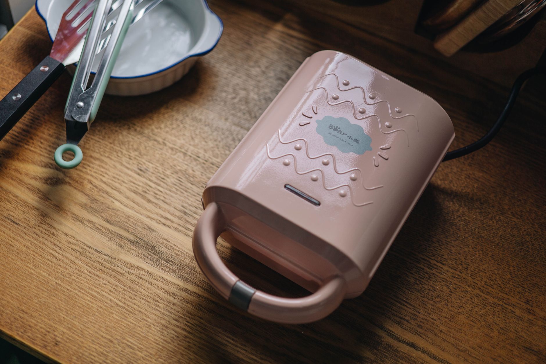 Bajaj sandwich maker grill kitchen appliance for quick breakfast India