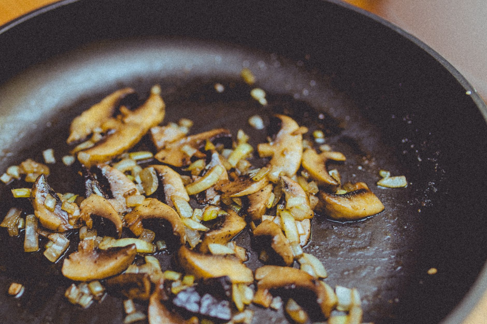 Cooking in a hard anodised pan — Prestige hard anodised kadai India