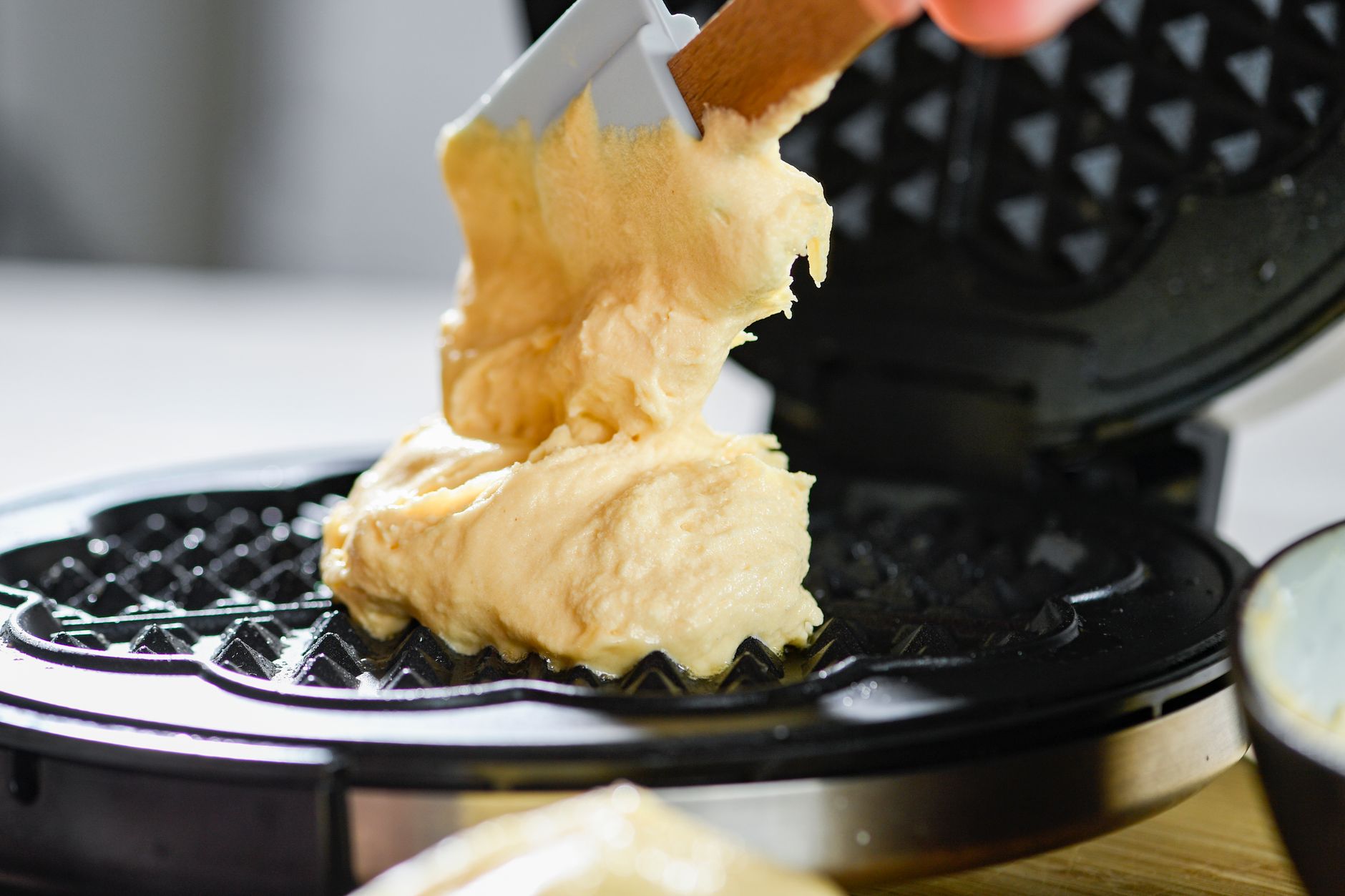 Electric waffle and sandwich maker appliance for breakfast preparation at home