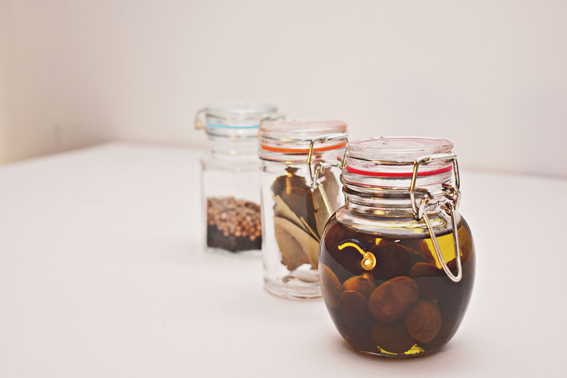 Borosilicate glass jars with airtight lids for kitchen pantry storage