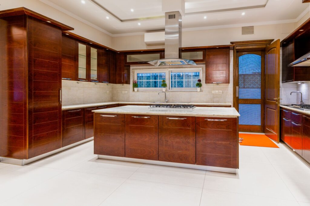 Modern kitchen with countertop appliances — best roti makers in India 2026