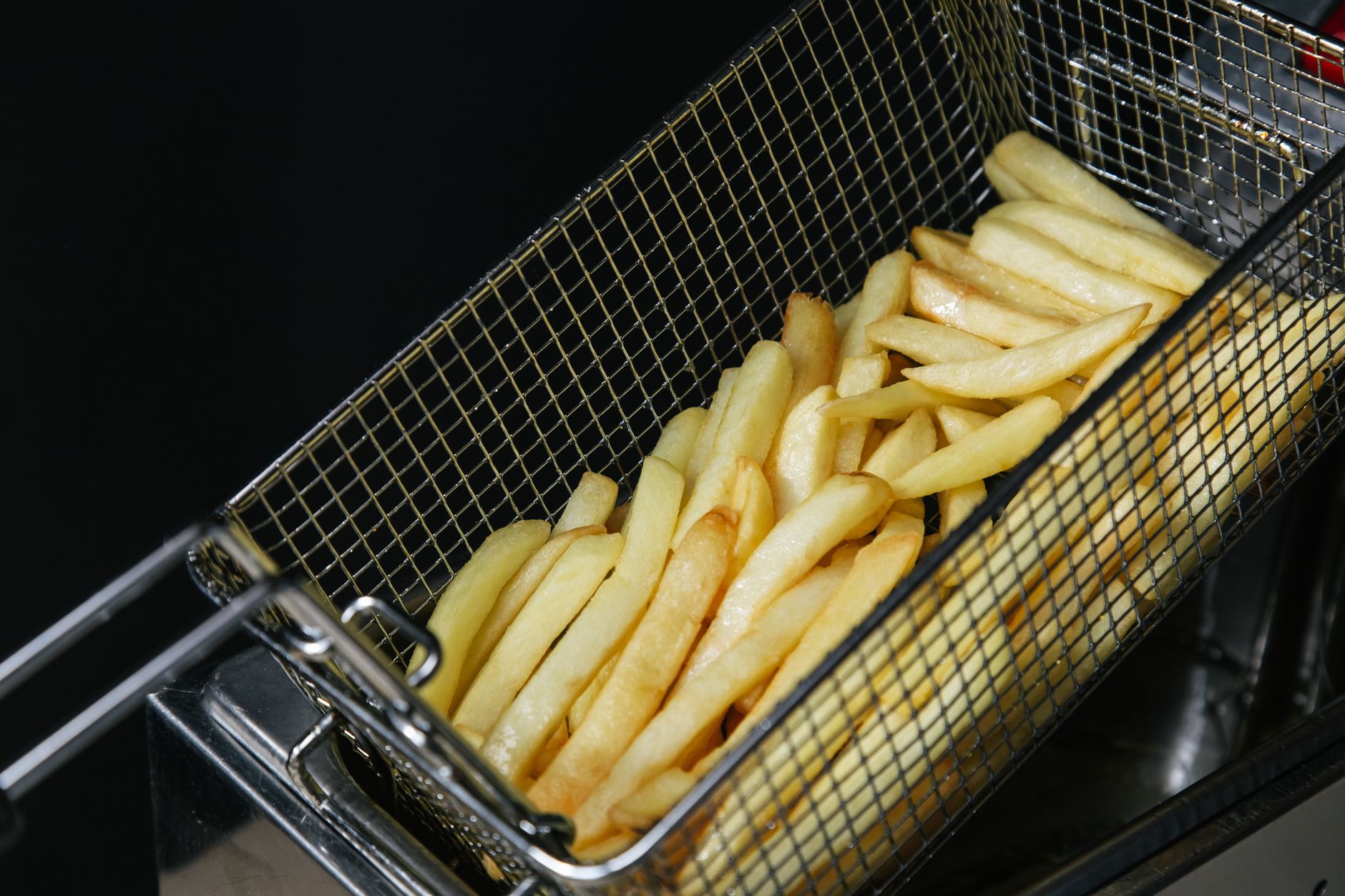 Crispy food made in Philips air fryer using Rapid Air Technology with minimal oil